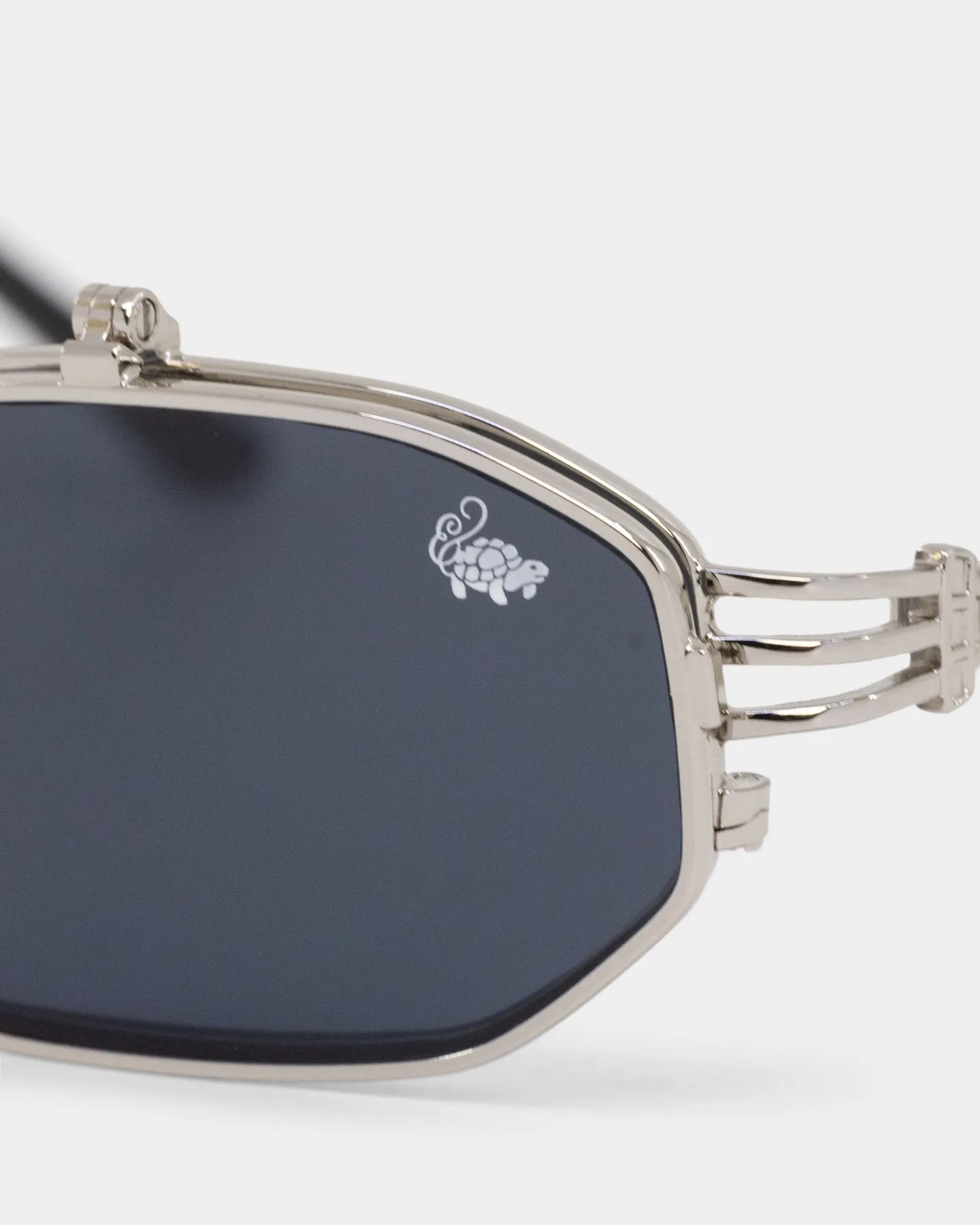 Belvoir & Co Ramar Flip Sunglasses Silver/Black