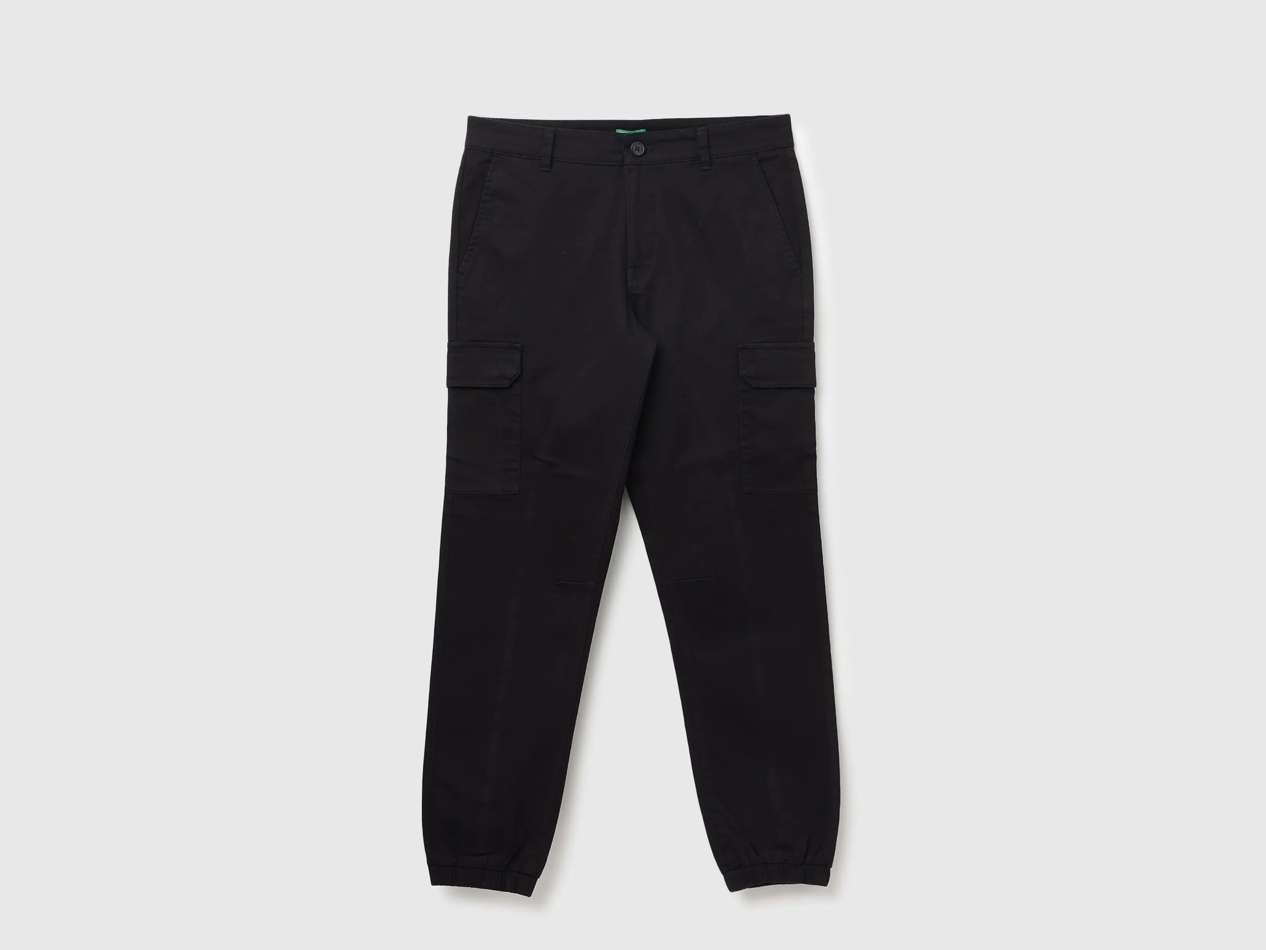 Men's Solid Jogger Fit Trousers with Button Closure
